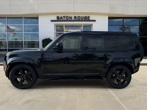 Santorini Black 2026 Land Rover Defender P400 X-Dynamic SE