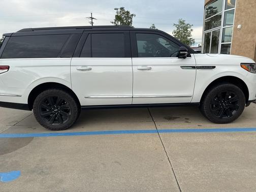 2022 Lincoln Navigator L Black Label