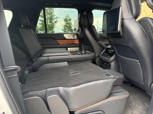 2022 Lincoln Navigator L Black Label