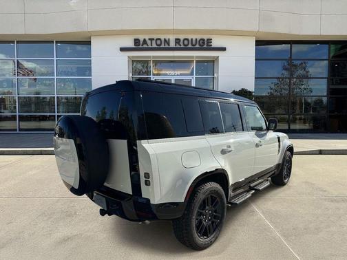 Fuji White 2026 Land Rover Defender P400 X-Dynamic SE