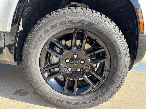 Fuji White 2026 Land Rover Defender P400 X-Dynamic SE