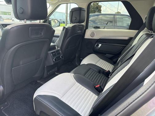 Eiger Grey 2025 Land Rover Discovery P360 Dynamic SE