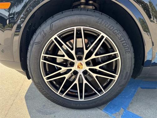 2024 Porsche Cayenne Base