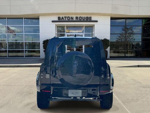 Santorini Black 2026 Land Rover Defender P400 X-Dynamic SE