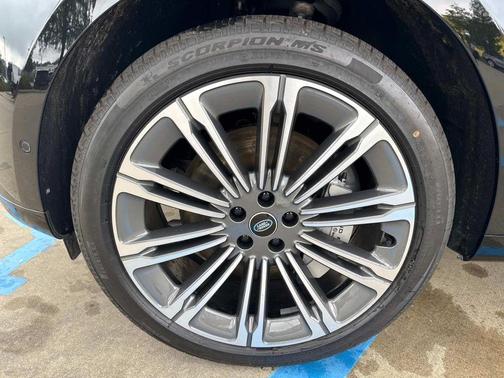 2025 Land Rover Range Rover P530 SE 7 Seat