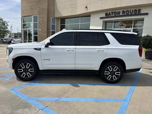 Summit White 2023 GMC Yukon AT4