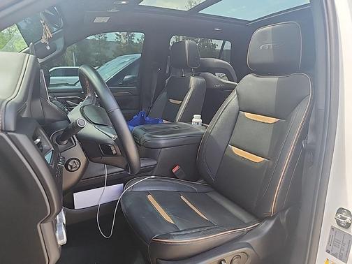 Summit White 2023 GMC Yukon AT4