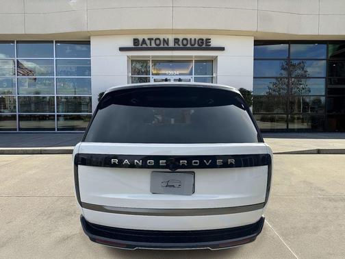 Fuji White 2026 Land Rover Range Rover P400 SE