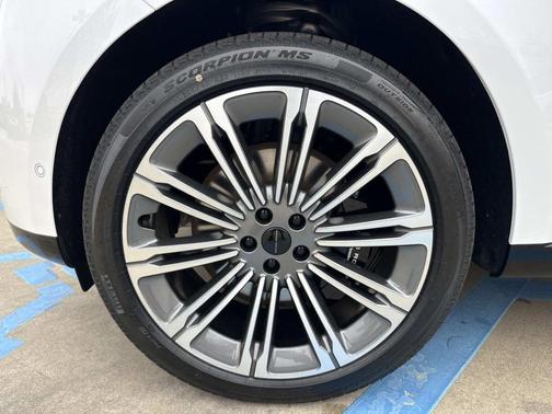 2026 Land Rover Range Rover P530 SE