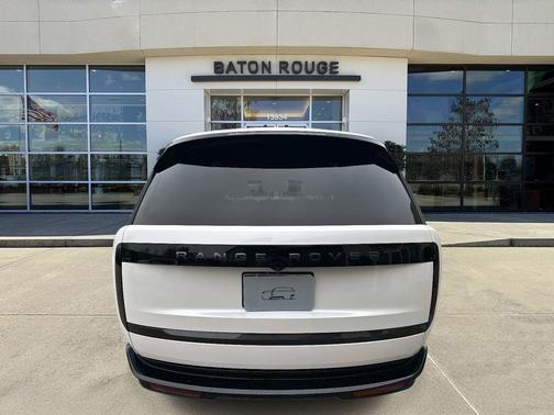 2026 Land Rover Range Rover P530 SE