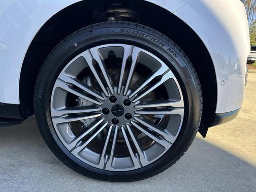 2026 Land Rover Range Rover SE