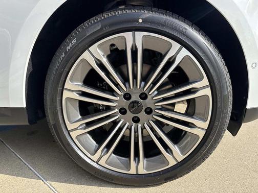 Fuji White 2026 Land Rover Range Rover Sport P360 SE