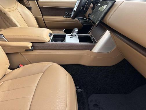 Santorini Black 2026 Land Rover Range Rover P400 SE