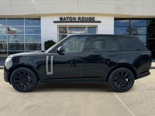 Santorini Black 2026 Land Rover Range Rover P400 SE