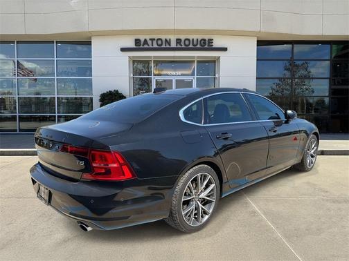 2018 Volvo S90 T5 Momentum