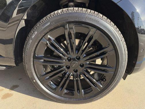 Santorini Black 2026 Land Rover Range Rover P400 SE 7 Seat