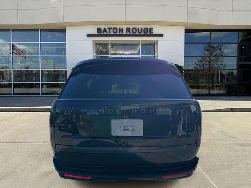 Santorini Black 2026 Land Rover Range Rover P400 SE 7 Seat
