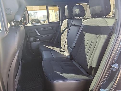 2024 Land Rover Defender P525 V8