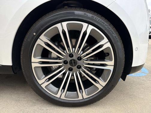 Ostuni Pearl White 2026 Land Rover Range Rover P400 SE