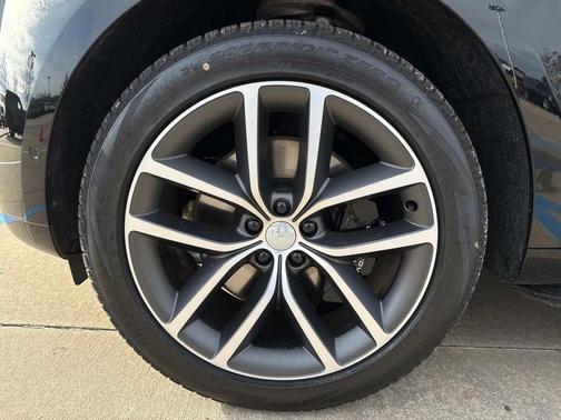 2025 Land Rover Range Rover P550e SE