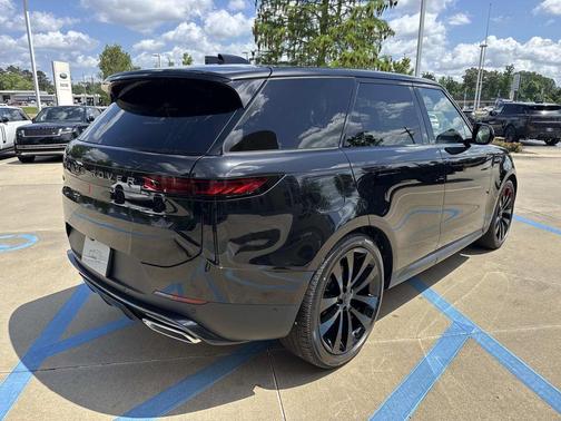 Santorini Black 2026 Land Rover Range Rover Sport SE
