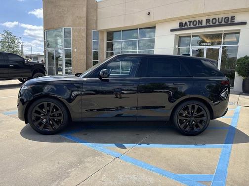 Santorini Black 2026 Land Rover Range Rover Sport SE