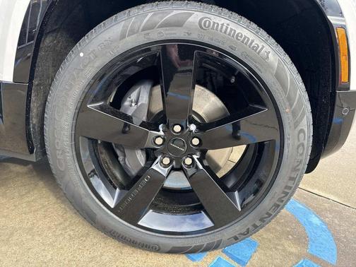 2026 Land Rover Defender P500 X-Dynamic SE