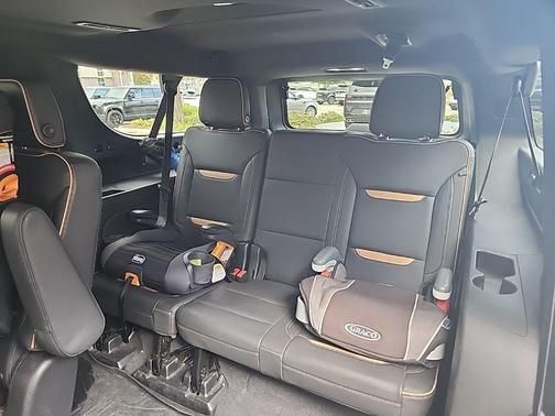 2022 GMC Yukon XL AT4