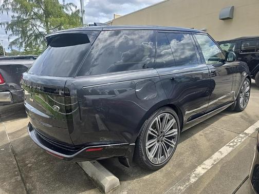 2023 Land Rover Range Rover P530 SE