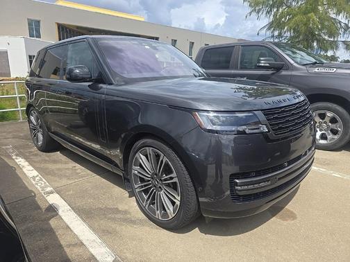 2023 Land Rover Range Rover P530 SE
