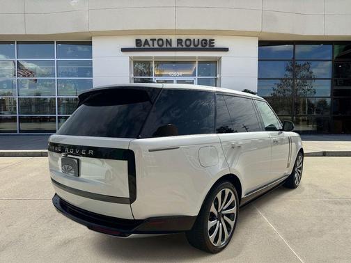 Ostuni Pearl White 2026 Land Rover Range Rover P400 SE 7 Seat