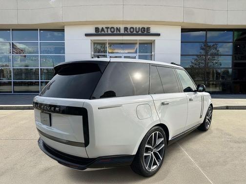 Fuji White 2026 Land Rover Range Rover P400 SE