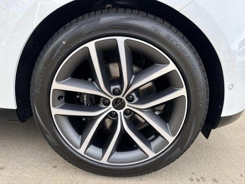 Fuji White 2026 Land Rover Range Rover P400 SE