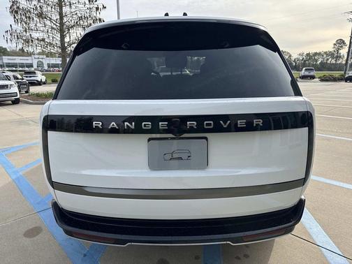 Fuji White 2026 Land Rover Range Rover P400 SE