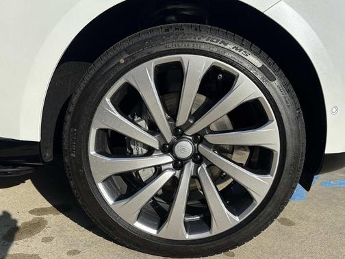 2025 Land Rover Range Rover P400 SE 7 Seat