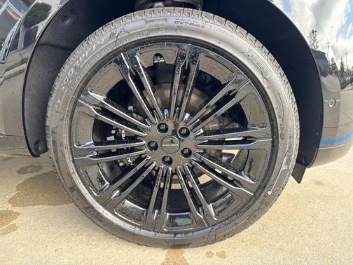 Santorini Black 2026 Land Rover Range Rover P400 SE