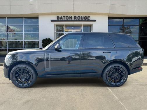 Santorini Black 2026 Land Rover Range Rover P400 SE