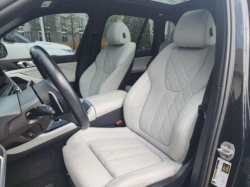 Black Sapphire Metallic 2024 BMW X5 sDrive40i