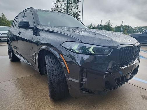 Black Sapphire Metallic 2024 BMW X5 sDrive40i