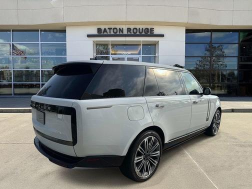 Fuji White 2026 Land Rover Range Rover P530 SE 7 Seat