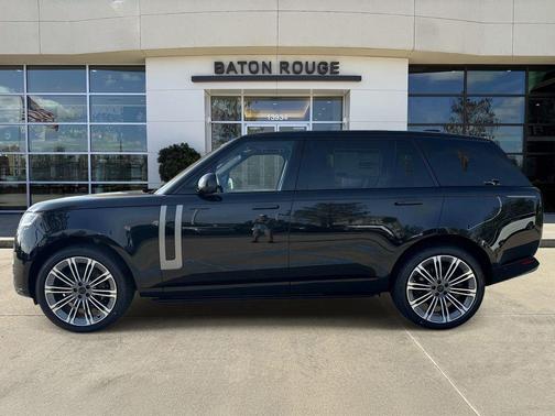 Santorini Black 2026 Land Rover Range Rover P530 SE 7 Seat