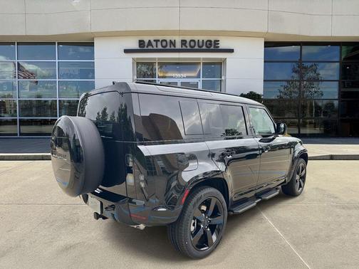 Santorini Black 2026 Land Rover Defender P400 X-Dynamic SE