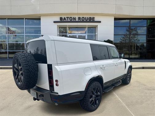 2025 Land Rover Defender P400 Outbound