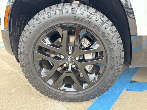 2025 Land Rover Defender P400 Outbound