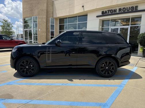 Santorini Black 2025 Land Rover Range Rover P400 SE