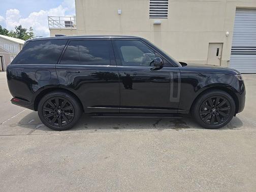 Santorini Black 2025 Land Rover Range Rover P400 SE