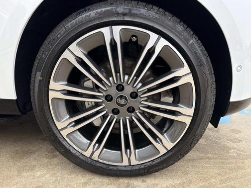 2025 Land Rover Range Rover P400 SE