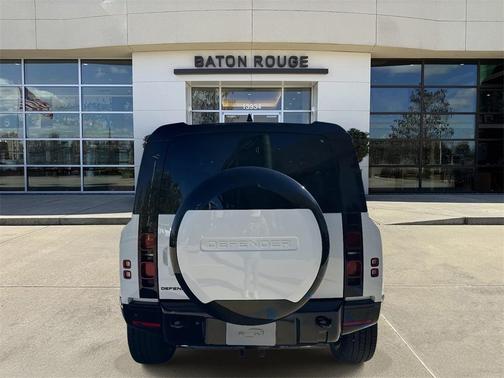 2025 Land Rover Defender P400 X-Dynamic SE