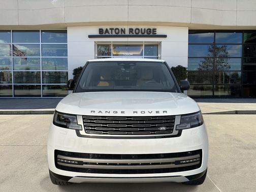 Fuji White 2026 Land Rover Range Rover P550e SE