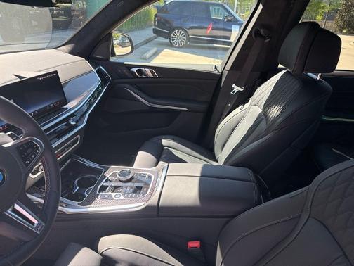 Carbon Black Metallic 2026 BMW X7 M60i